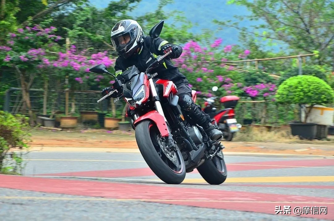 武装到牙齿的越野摩托,武装到牙齿的江铃驭胜s350