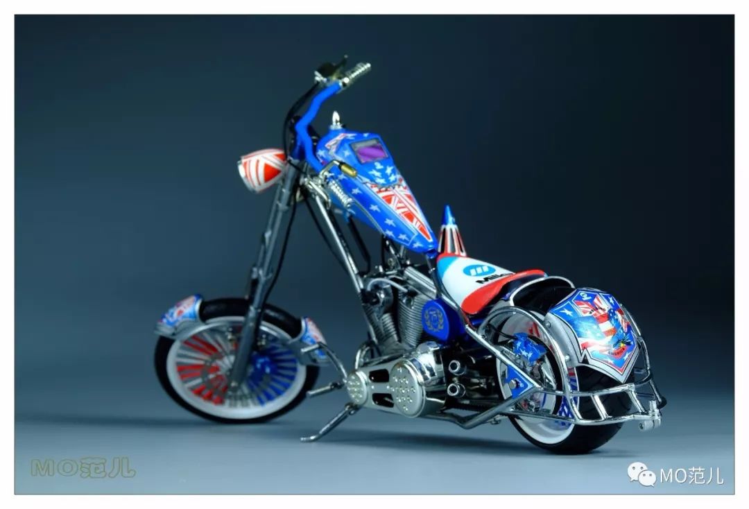 想试试用蓝色“焊”住你的眼睛是什么感受吗？