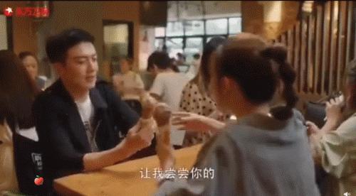 你的冰淇淋被别的女孩子咬了一口,你的冰激凌被别的女生尝了一口