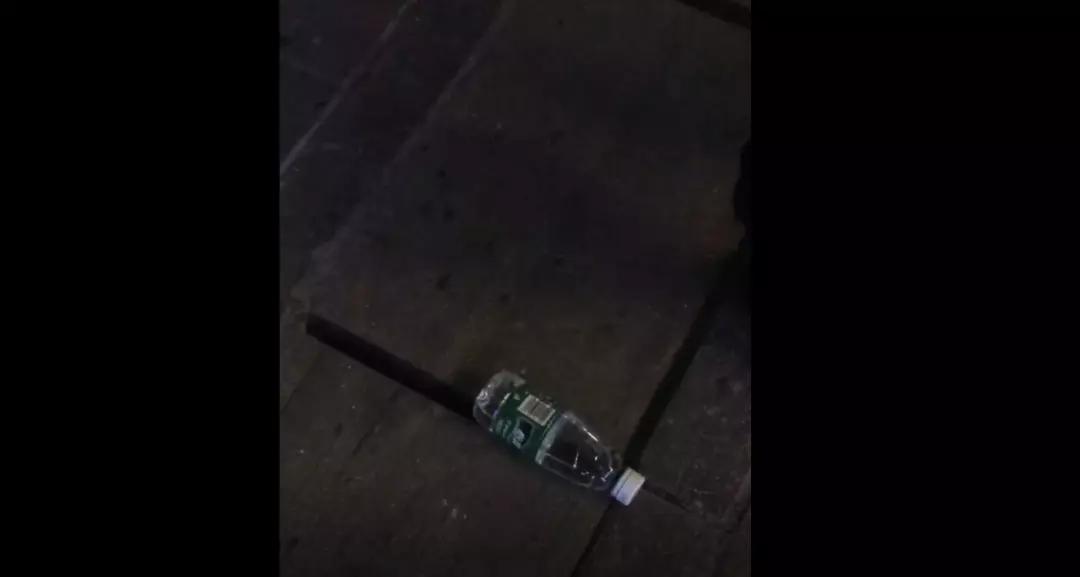 真是服了!高空抛物又来!贵州一女子小区散步,“钢琴”突然从天而降!结果......