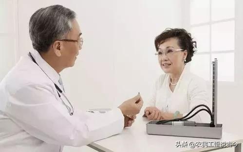 医院里主任和主任医师哪个厉害,医院科室主任和副主任医师的区别