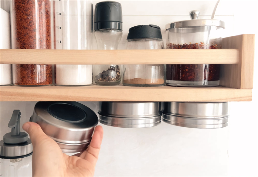 居家隔离门上贴磁条有用么,居家观察为啥要贴磁条