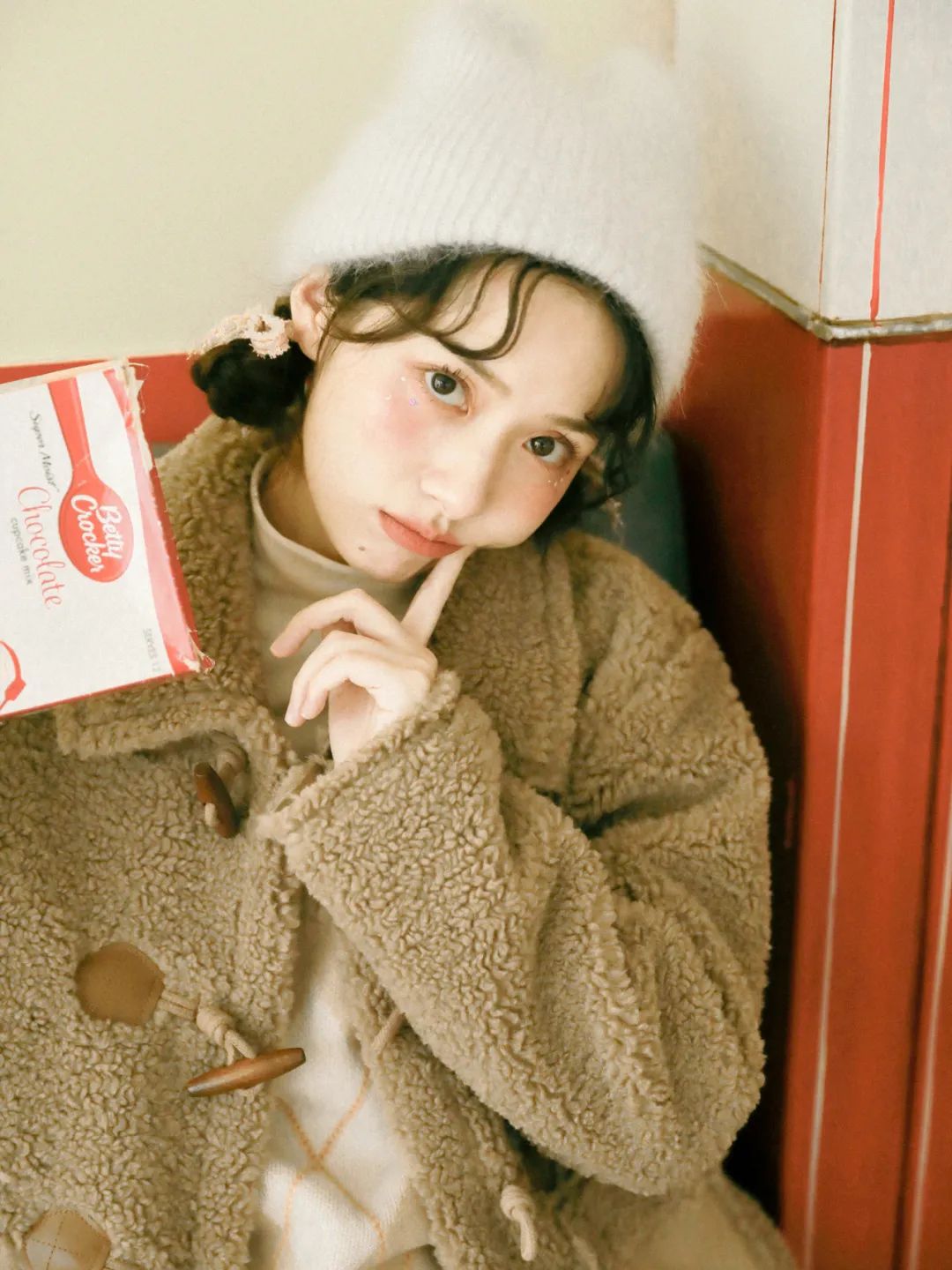 早春外套穿搭学生党甜酷,大衣卫衣短裙靴子