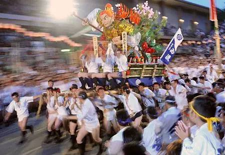 「知日」揭秘日本福冈的古老祭典但它的俗称竟然是“光腚节”
