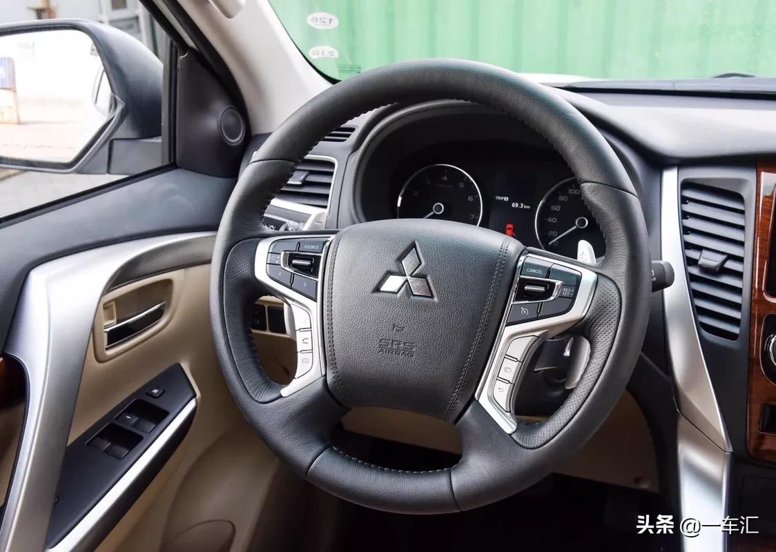 七座四驱非承载,三菱新一代帕杰罗劲畅,网友:比普拉多帅多了