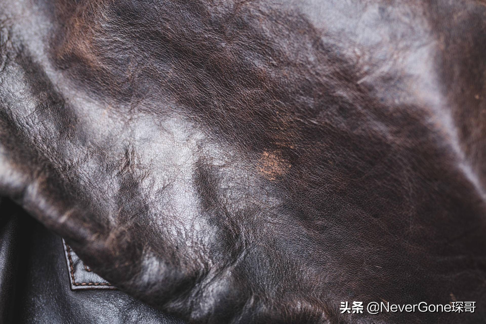 一件美特斯邦威衬衫,一件橘色衬衣