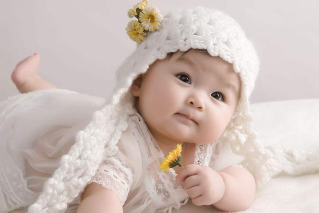 妈妈发现孩子有点黄怎么办,宝宝身上长了个大大的黑头