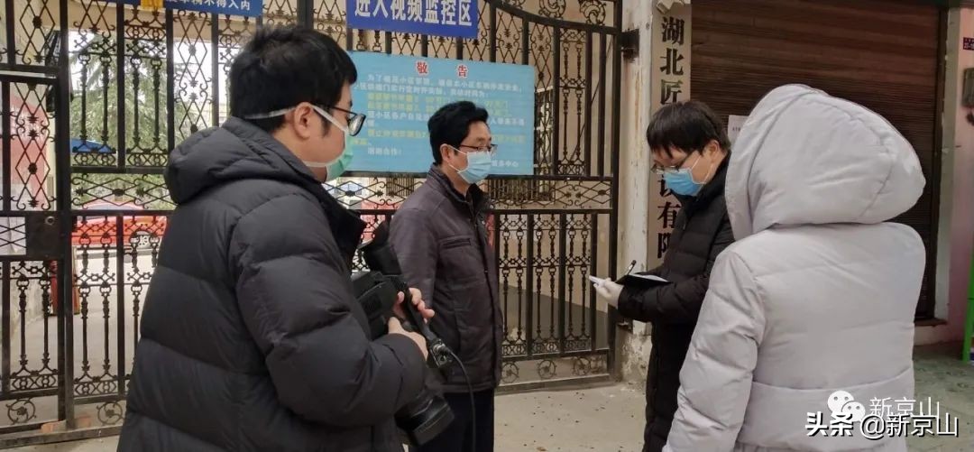 守岗尽责显担当工作防疫两不误,春节坚守岗位防疫卫士彰显担当