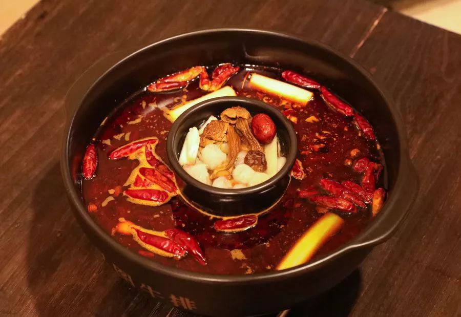 用刀叉吃牛排和汉堡,用刀叉吃火锅