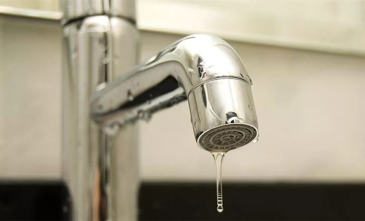 冬天水管冻住了怎么解决,冬天小区水管冻住了该弄哪里