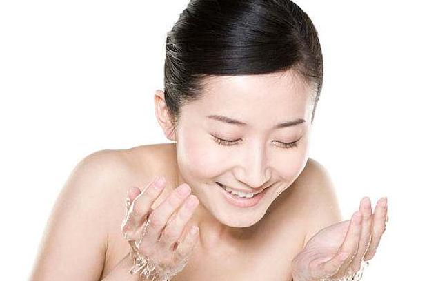 脸上长满螨虫最简单的方法除掉,脸上去除螨虫的最好方法