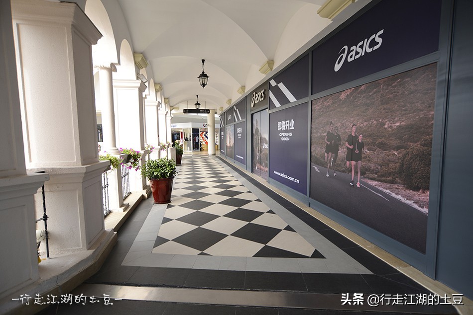 上海佛罗伦萨小镇,奥特莱斯世界名品购物中心,中国奢侈品领导者