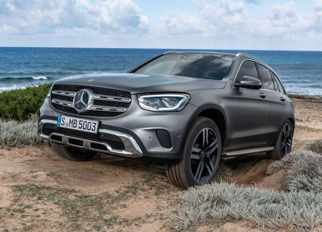 奔驰轿车四驱好还是两驱好,奔驰需要买四驱吗