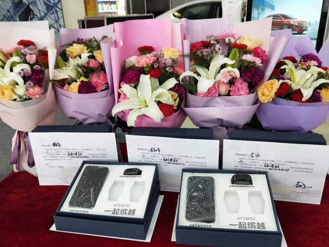 一块小红布,一块儿小红布