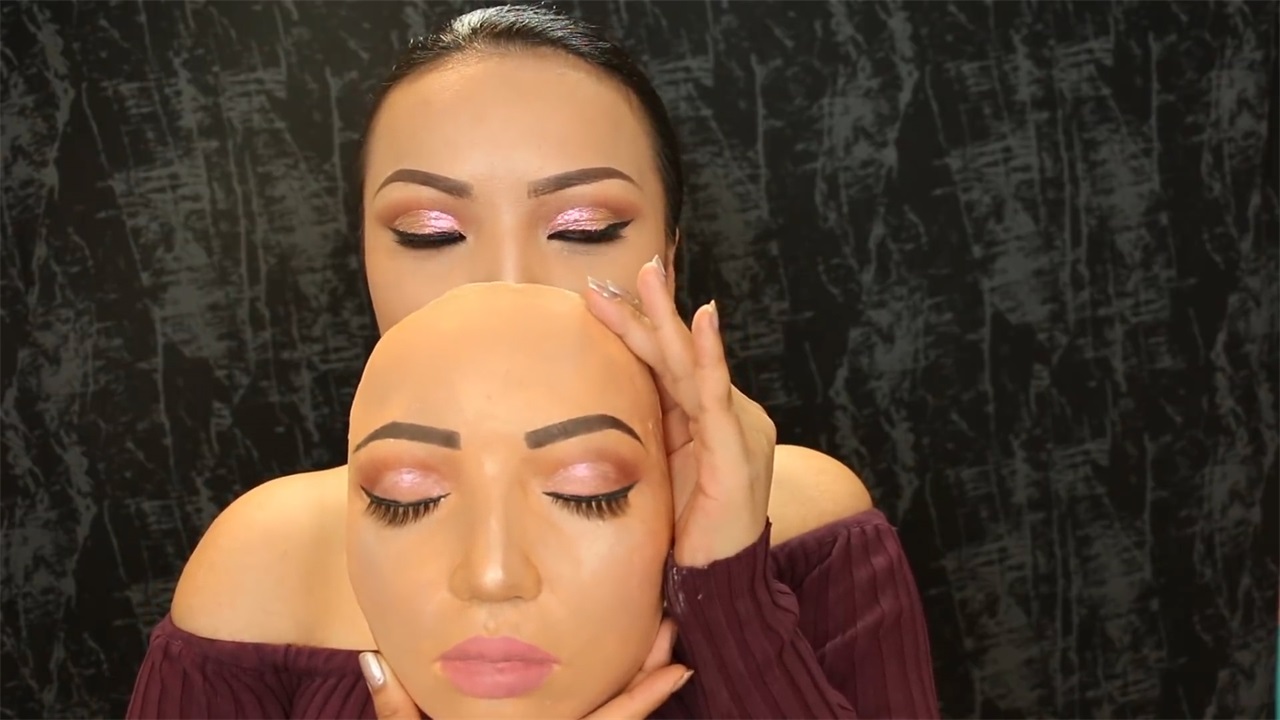 日本发明“*皮人**面具”,猥琐大叔带上变少女网红脸,非常精致