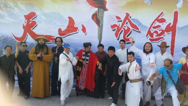 传武人被极真空手道打不还手！五岳散人：空手道兄弟够差了还能赢