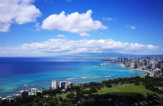 寻找侏罗纪世界中的火山岛，和“驯龙高手”一起拯救史前小短手！
