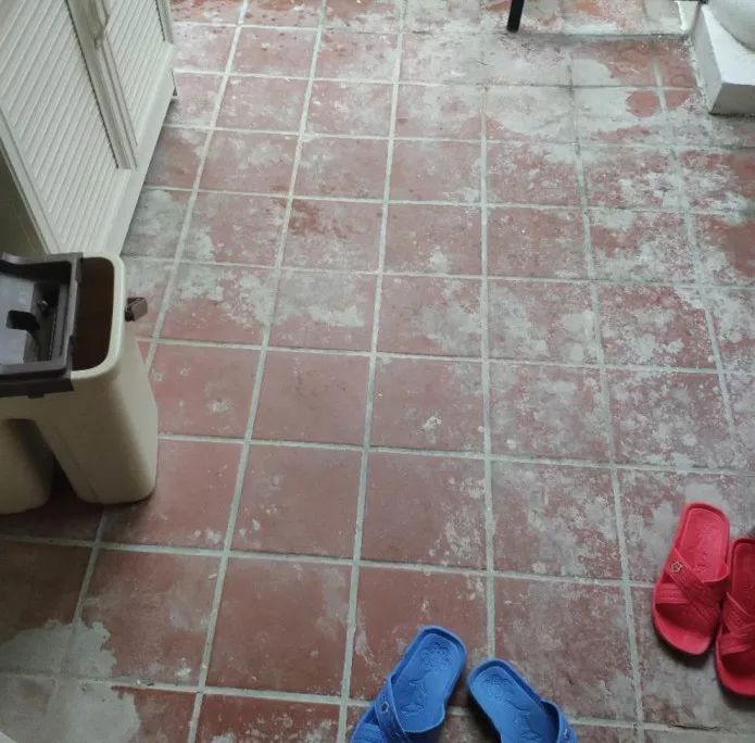 腻子上的水泥污渍怎么去除,装修完水泥腻子粉怎么清理