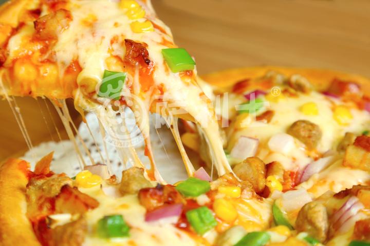 披萨怎样做才能不出水,烤披萨时出水是什么原因