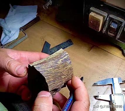 1串43克的绿奇楠手串目前价位多少,100元左右的奇楠手串是真的吗