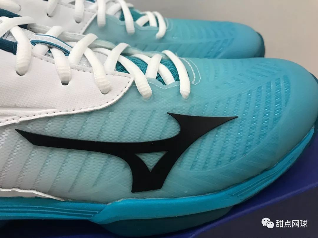 甜点君,美津浓足球鞋wave系列评测