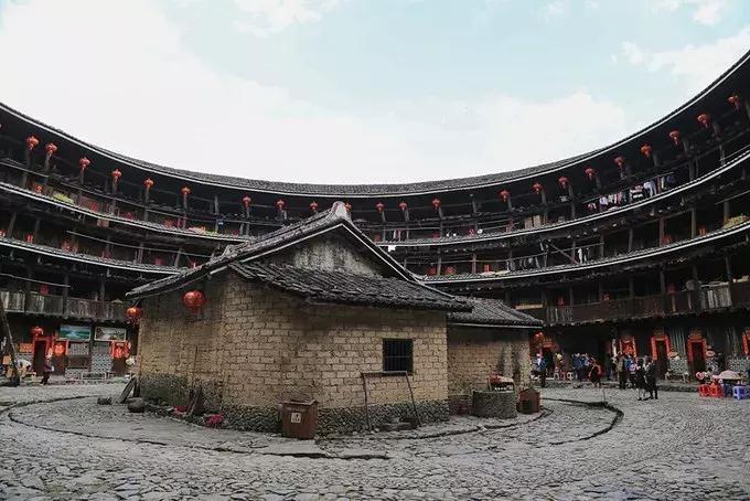 去漳州玩住厦门还是漳州,旅游去厦门还是去泉州