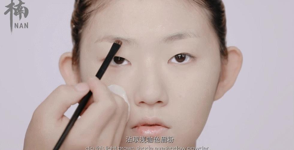 给明星化妆的化妆师的技巧,只有明星知道的化妆小技巧