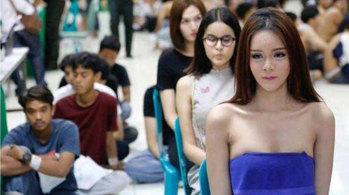 泰国人妖光鲜亮丽，老了怎么办？一般有2种选择……