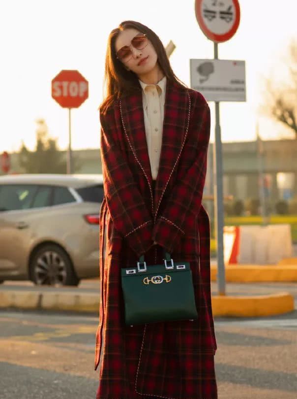 追了《爱的迫降》这么久，我终于看到一只想买的包了