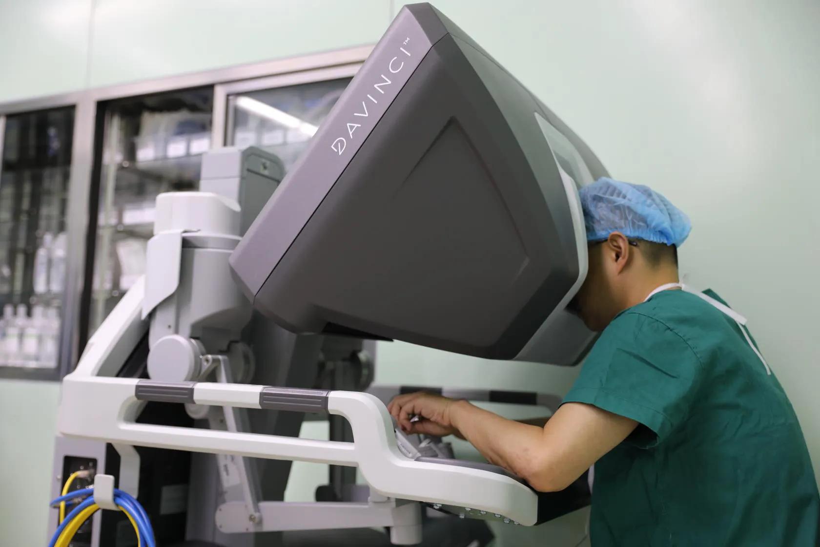 半年破百例！成妇儿“达芬奇机器人”精准治疗造福百余位妇女儿童