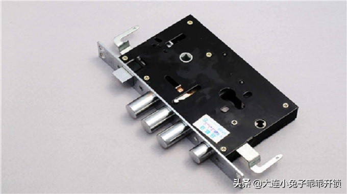 防盗门换锁好还是换锁芯好,防盗门换锁芯还是配钥匙