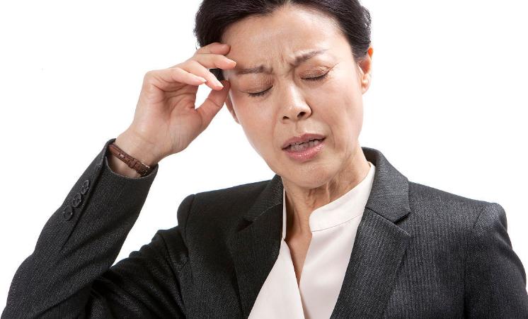 睡觉时手脚容易麻木是什么原因,睡觉有时手脚麻木是怎么回事