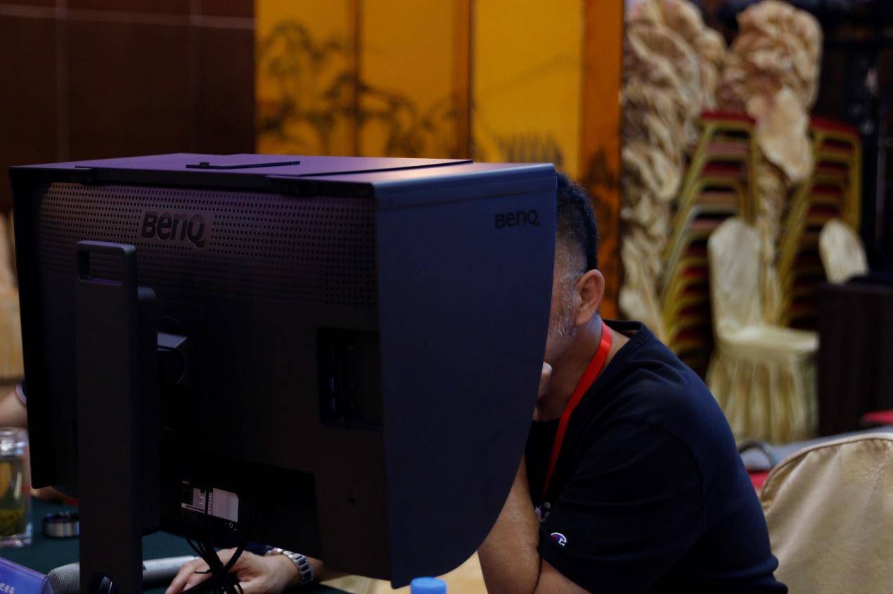 广色域显示器终极救星,广色域比较优秀的显示器