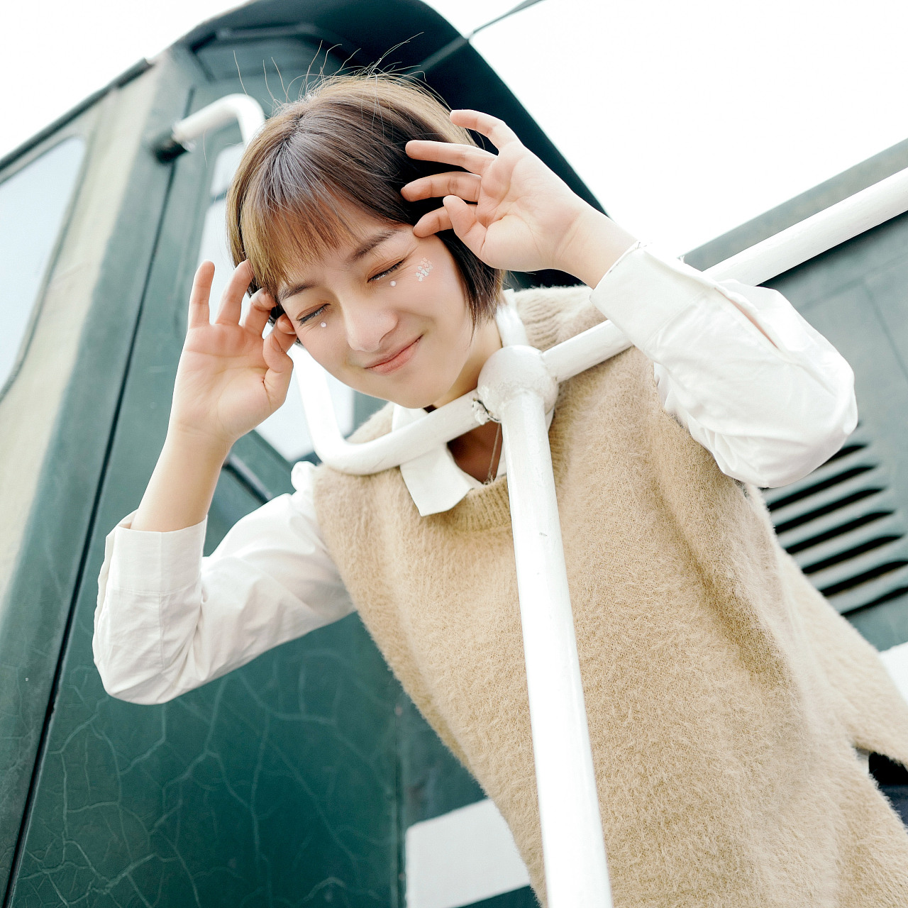 拍照紧张不自然怎么办,拍照不尴尬教程