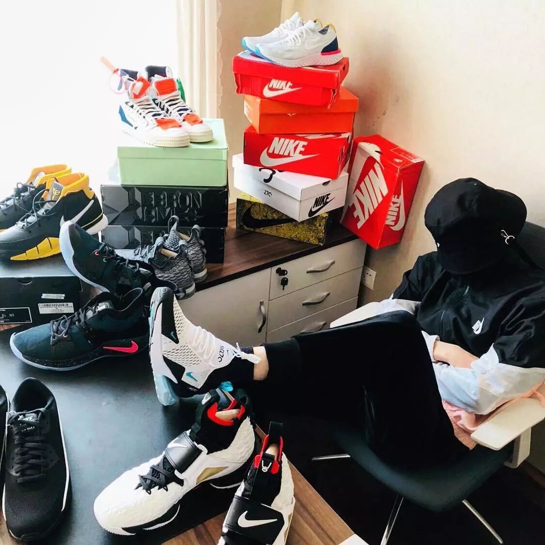 老了以后的白敬亭,白敬亭奶蓝小白鞋