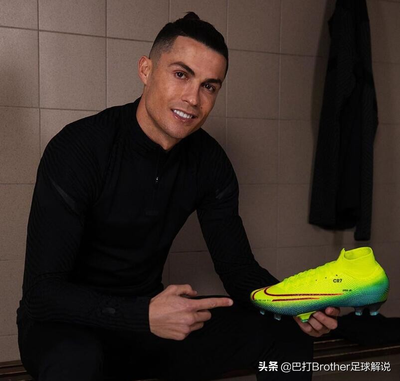 励志偶像!C罗成首位总收入10亿美元球员,晒视频和乔治娜秀恩爱