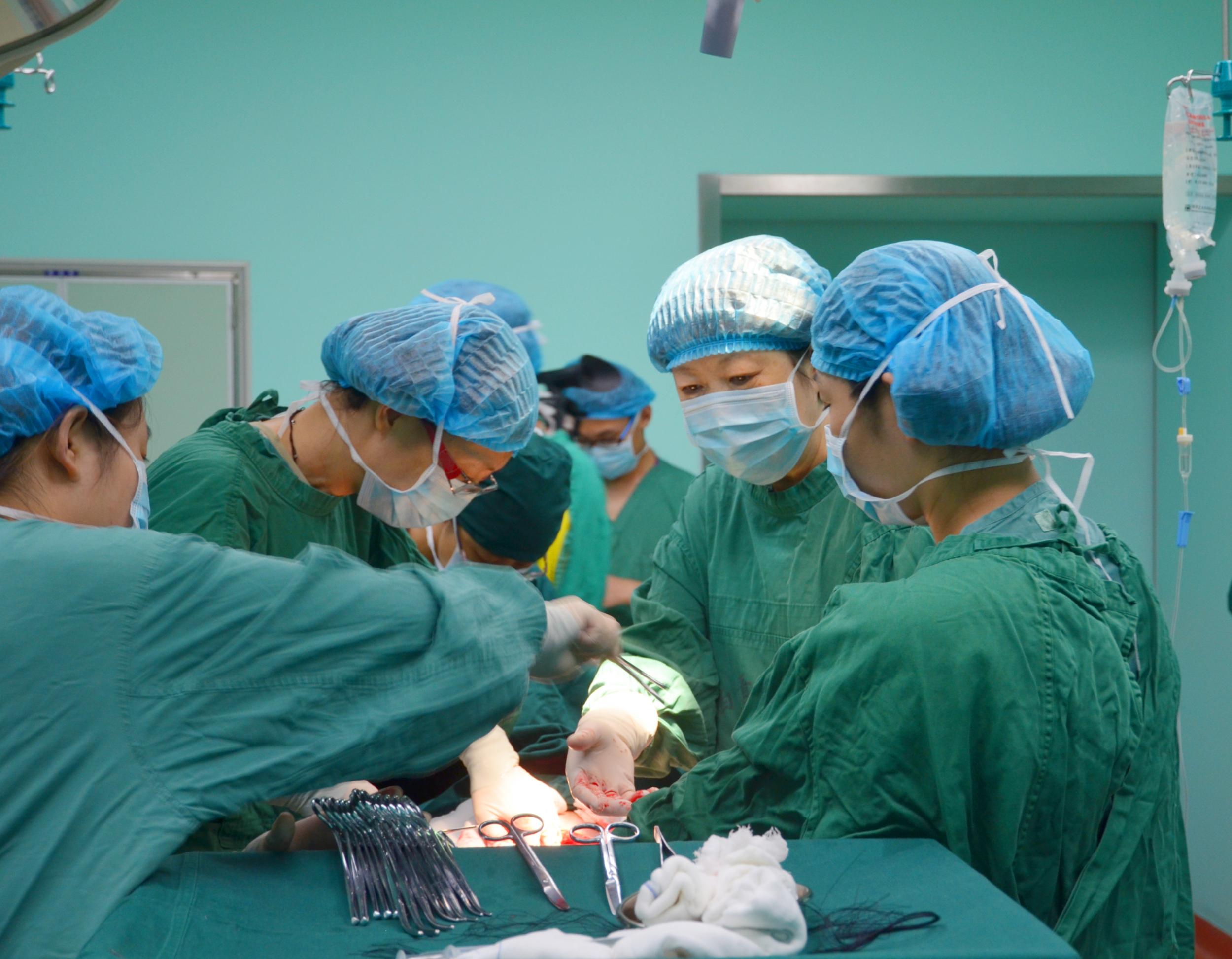 二胎妈妈流出血性羊水,二胎妈妈大出血