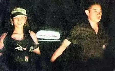 赵薇黄奕两代小燕子同框还珠格格,黄奕赵薇两代小燕子同框