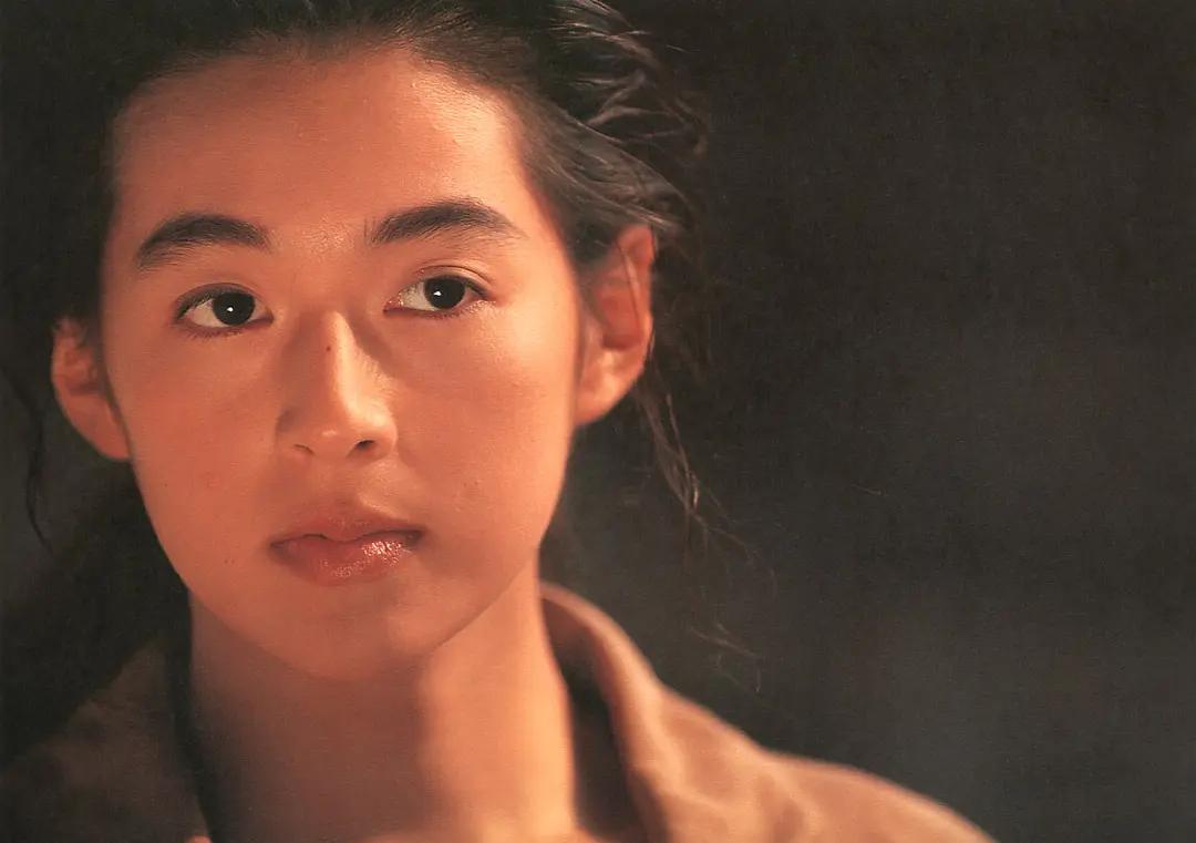 女神铃木保奈美：两婚两离，息影十年育三女，爱情终于败给现实