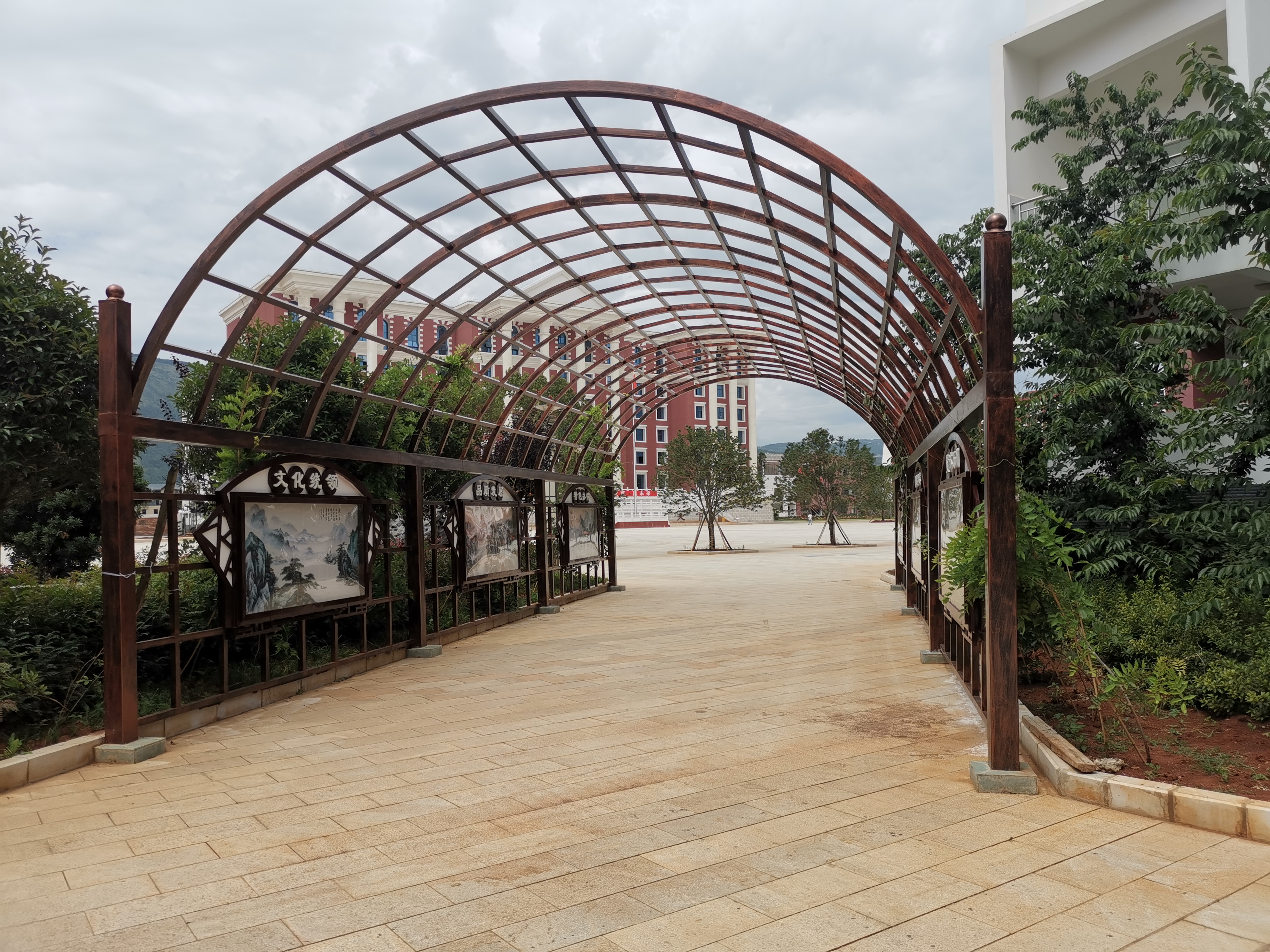 会泽县东陆高级中学校毕业典礼,会泽县东陆高级中学校初中学费