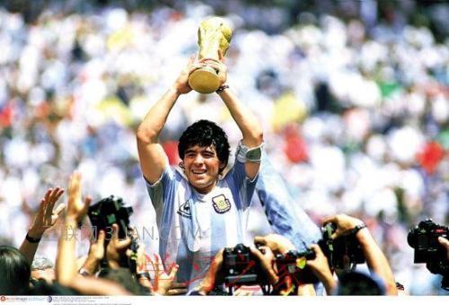 足球十大传奇巨星退役球员,绿茵记忆一代巨星的演出