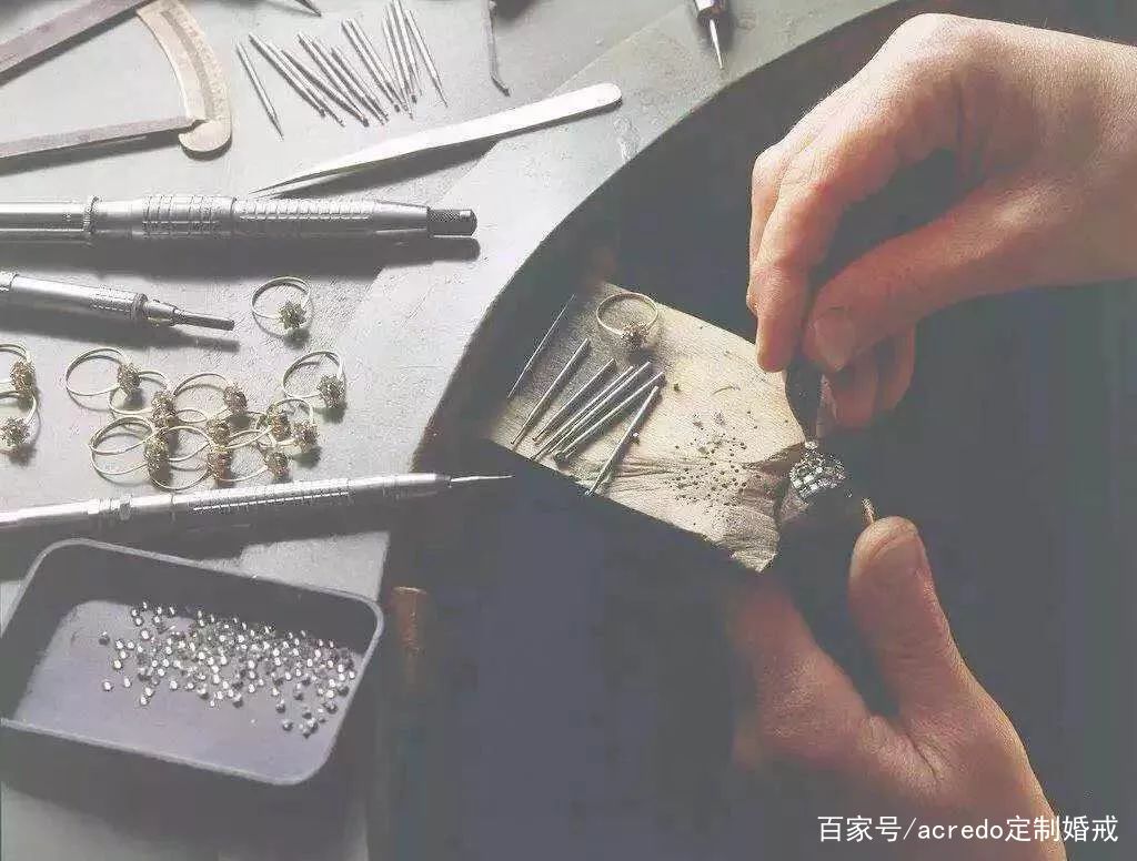黄金贵彩金也会变贵吗,为什么彩金戴着戴着变色了