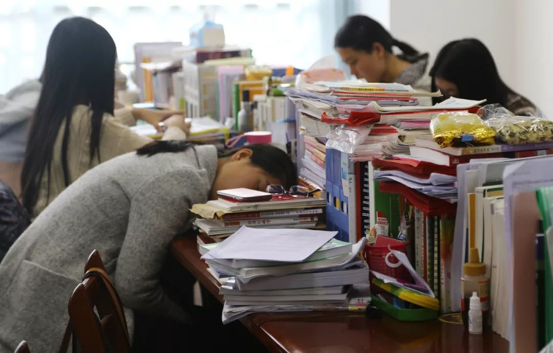 考研复习时该不该早做真题,考研择校不能踩的坑