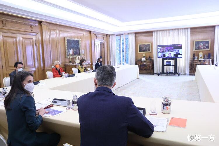 西班牙王后穿什么颜色的衣服好看,西班牙王后职场穿搭女