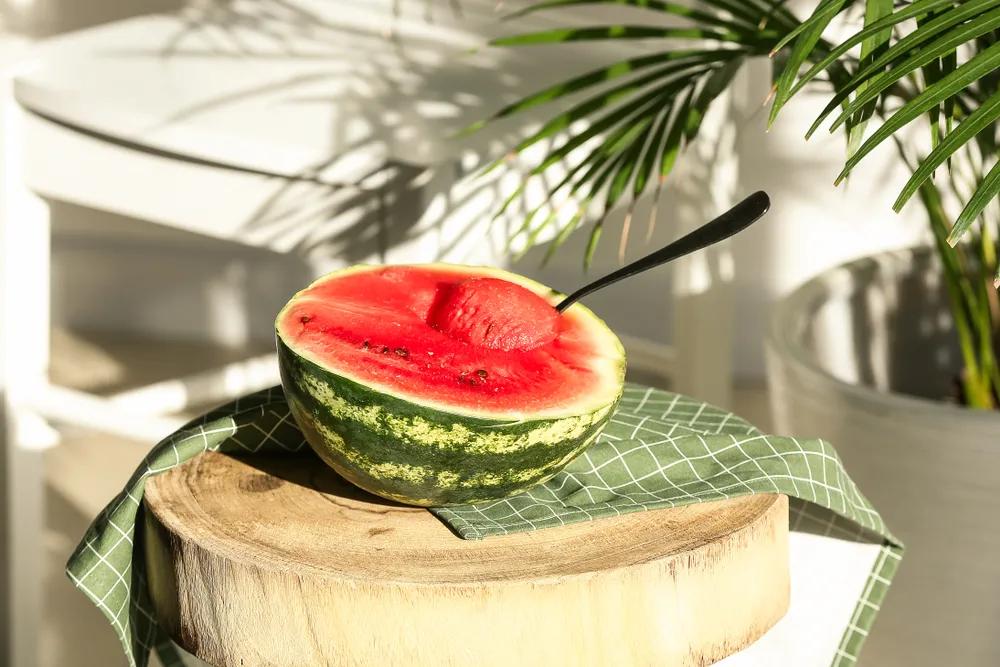 西瓜糖分高吗减肥的人可以吃吗,一天只吃西瓜可以减肥么