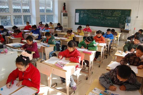 小学成绩第一梯队初中会差吗,小学成绩倒数第一初中还能逆袭