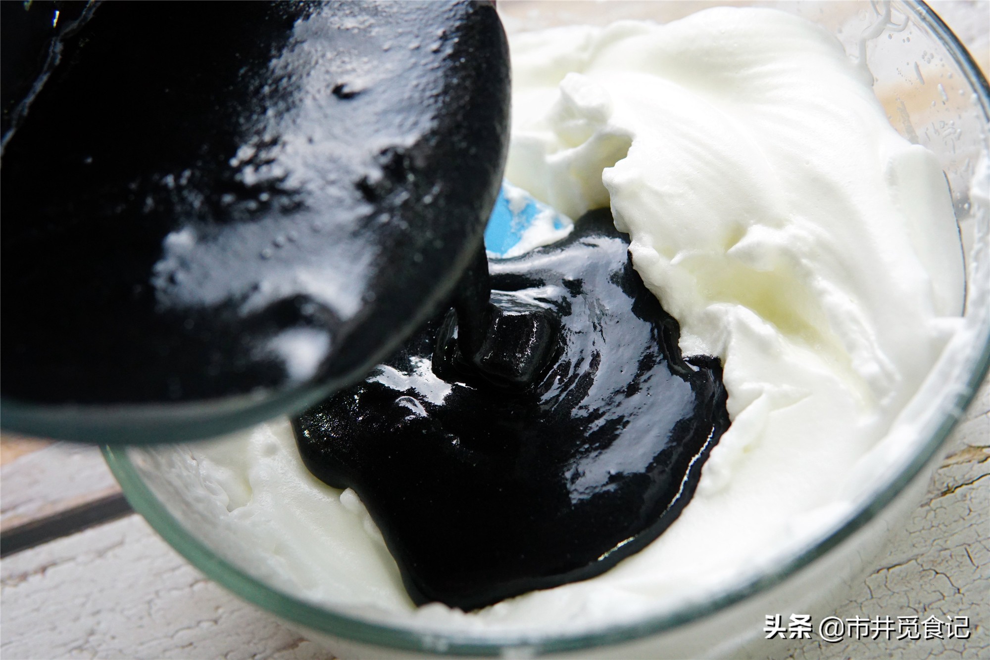 愚人节吃甜品,愚人节吃炸酱面