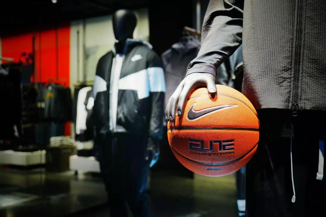 全球首家！耐克开了个新零售体验店！帅到炸