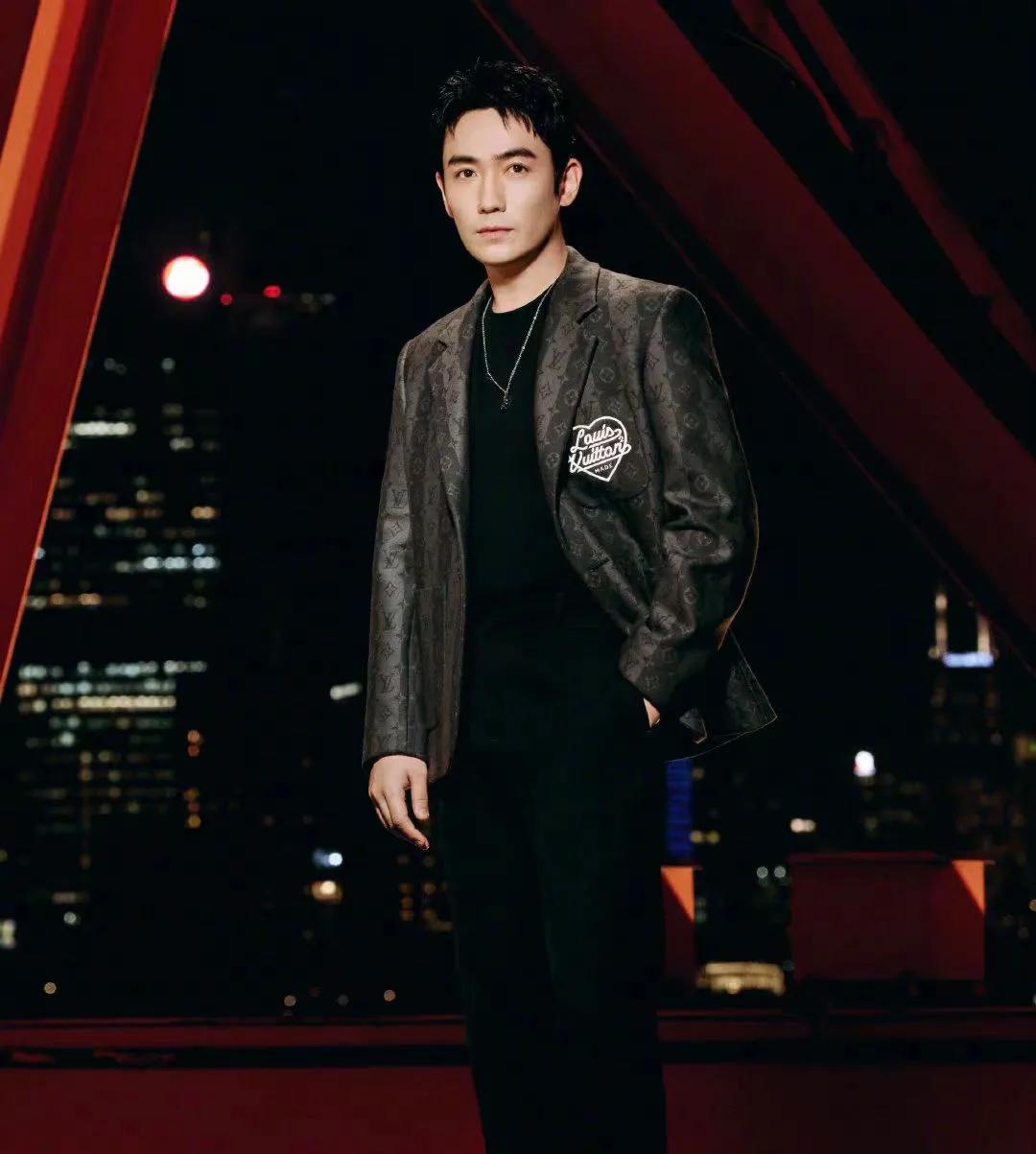 lv大秀单品采访怼脸,lv大秀明星红毯朱一龙