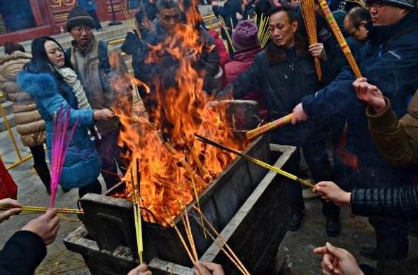 去寺庙烧香注意哪些事项,去寺庙烧香要注意事项